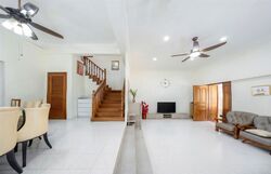 Hazel Park Terrace (D23), Terrace #561637571
